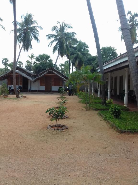 Hotel Sea Shadow Trincomalee Exterior photo