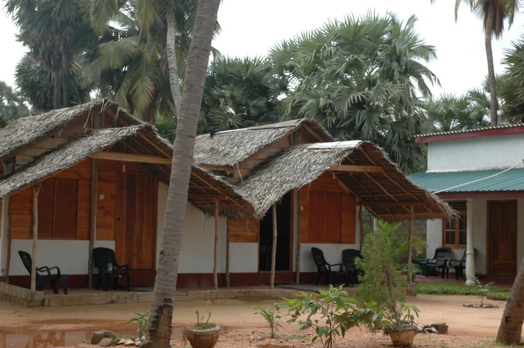 Hotel Sea Shadow Trincomalee Exterior photo