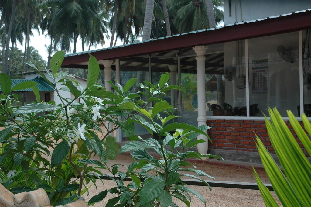 Hotel Sea Shadow Trincomalee Exterior photo